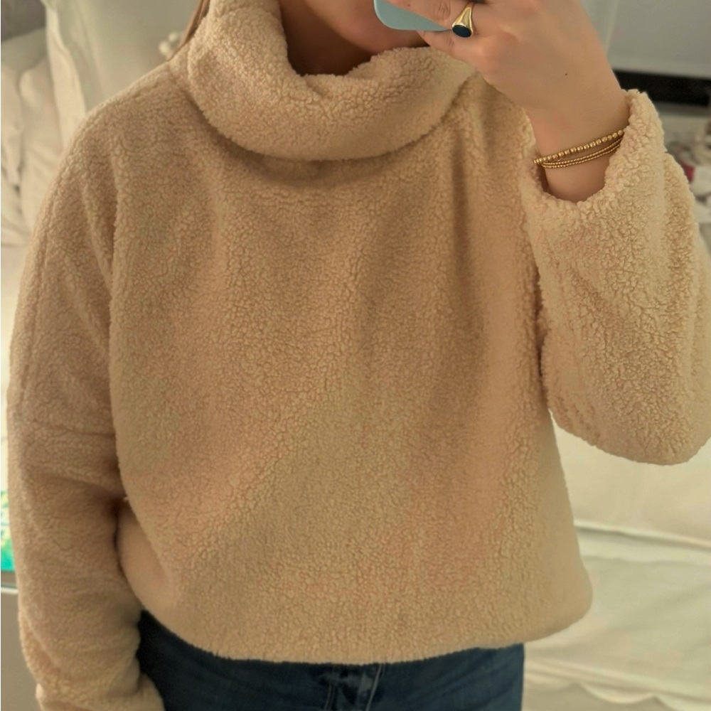 Tuckernuck cozy sweater / fleece in cream